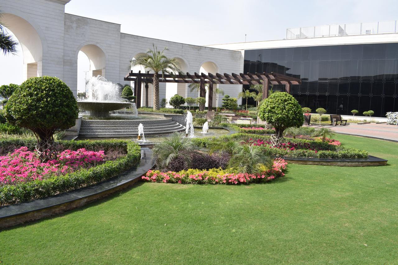 Hotel Defence Raya Golf & Country Club Lahore Exterior foto