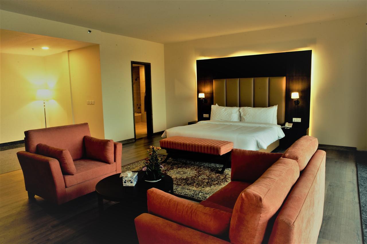 Hotel Defence Raya Golf & Country Club Lahore Exterior foto